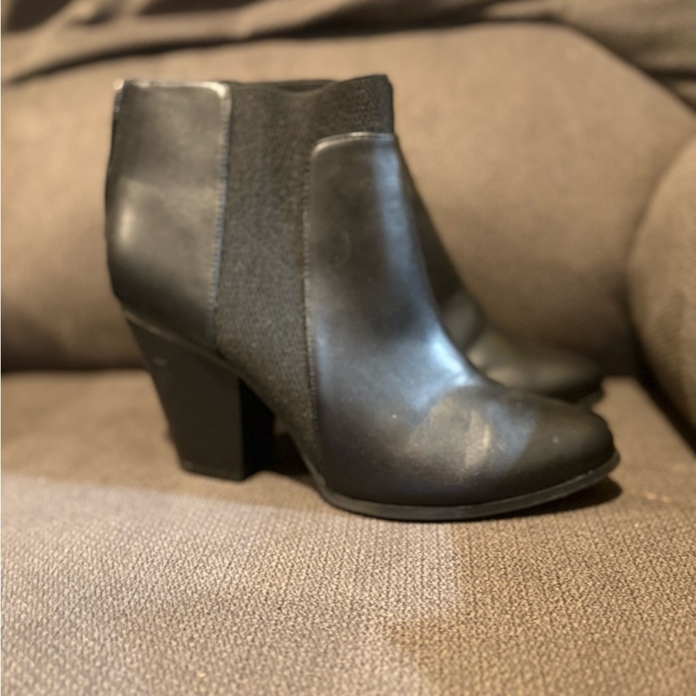 APT Elegant Black Ankle Heel Boots